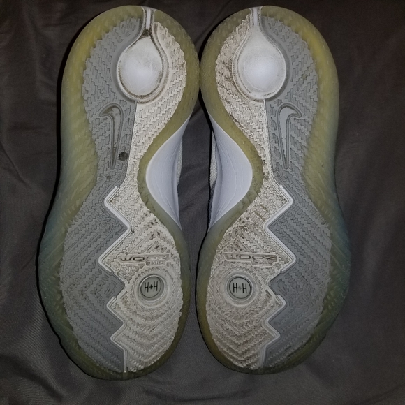 !!!!!!*SOLD*!!!!!!!!Kyrie flytrap white - Picture 7 of 8